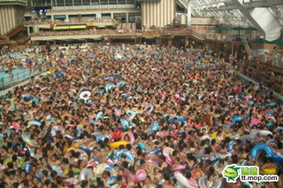 Illustration for article titled China's Swimming Pool Insanity Will Melt Your Mind
